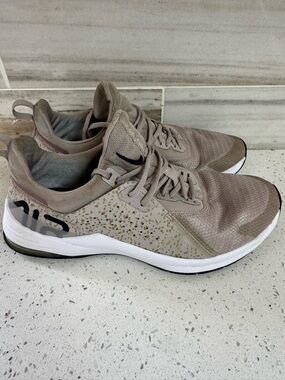 Nike Air Max Axis Sneakers Women Size 10 Beige Taupe Running Shoes CV0195-002